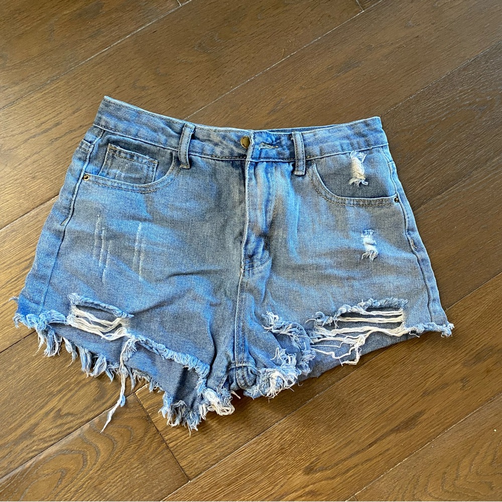 Barely worn jean cut off shorts / daisy dukes